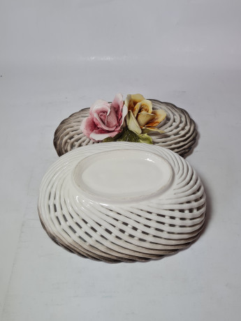 Конфетница винтажная Bassano с объемными цветками, серая керамика, 21 х 15 см, Италия, 1960-70гг.