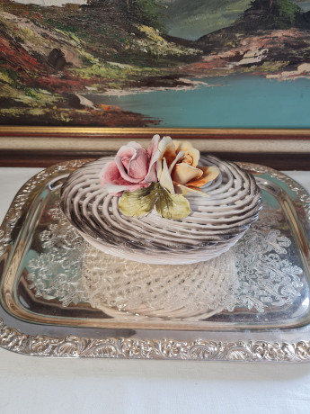 Конфетница винтажная Bassano с объемными цветками, серая керамика, 21 х 15 см, Италия, 1960-70гг.