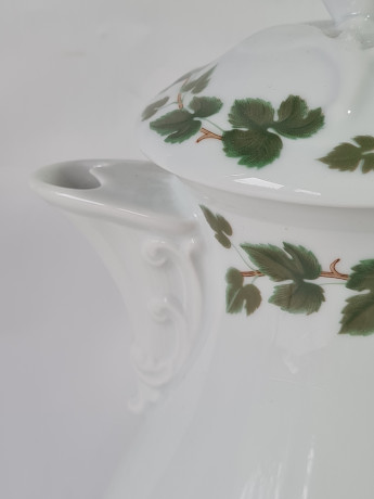 Чайник винтажный Hutschenreuther с зелеными листьями, фарфор, 24.5 см, Германия, 1970-80гг.