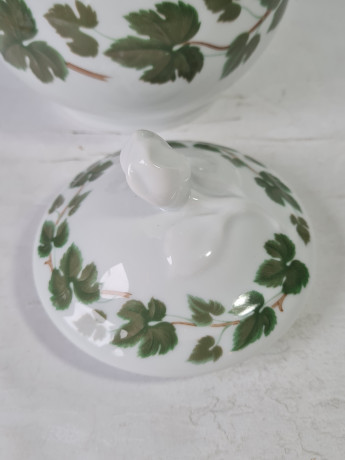 Чайник винтажный Hutschenreuther с зелеными листьями, фарфор, 24.5 см, Германия, 1970-80гг.