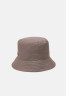 Tommy Hilfiger EXPLORER BUCKET UNISEX Hat city taupe EXPLORER BUCKET UNISEX Шляпа город серо-коричневый