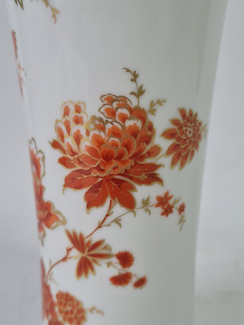 Ваза винтажная AK Kaiser "Оранжевые цветы", средняя, фарфор, 18 см, Германия, 1970-80гг.