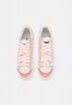Nike Sportswear W BLAZER LOW #x27;77 JUMBO Sneaker low light soft pink/sail/arctic orange/sanddrift/burgundy crush W BLAZER LOW #x27;77 JUMBO Низкие кроссовки женские светло-розовый/парус/арктический оранжевый/песчаный/бордовый