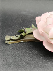 Статуэтка винтажная The Franklin Mint "Роза Mme Pierre Oger", в розово-белых тонах, бисквитный фарфор, 16 х 6 см, Италия, 1985 год.