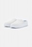 Nike Sportswear W AF1 LOVER XX Pantolette flach off white/light silver W AF1 LOVER XX Мюли на плоской подошве не совсем белый/светло-серебристый