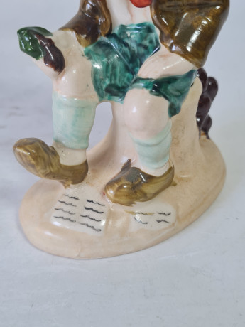 Статуэтка винтажная Sitzendorf "Мальчик на пеньке с бельчонком", фарфор, 13 см, Германия, 1960-70гг.