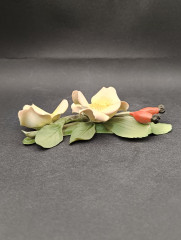 Статуэтка винтажная The Franklin Mint "Роза "Alba" с бутонам и листьями", бисквитный фарфор, роспись, 16 х 5 см, Италия, 1985 год.