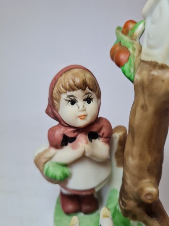 Винтажная фигурка ручной работы "Девочка у скворечника", 9см x 15см, Тайвань, 1960-70гг.