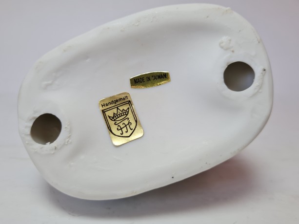 Винтажная фигурка ручной работы "Девочка у скворечника", 9см x 15см, Тайвань, 1960-70гг.