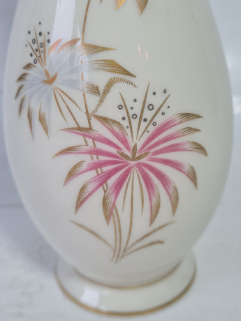 Ваза винтажная Royal KPM Bavaria с цветочным декором, фарфор, средняя, 19.5 см, Германия, 1970-80гг.