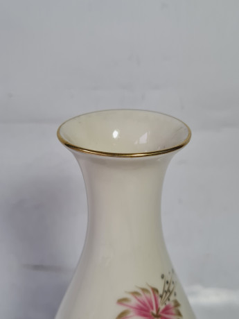 Ваза винтажная Royal KPM Bavaria с цветочным декором, фарфор, средняя, 19.5 см, Германия, 1970-80гг.