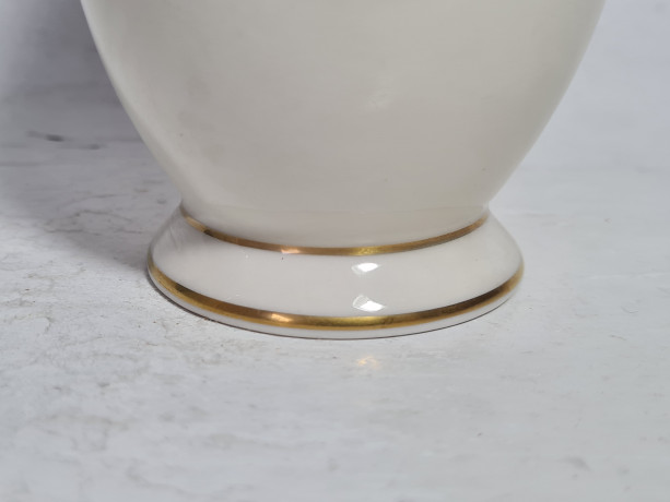 Ваза винтажная Royal KPM Bavaria с цветочным декором, фарфор, средняя, 19.5 см, Германия, 1970-80гг.