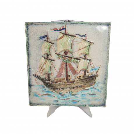 Панно декоративное винтажное Staatliche Majolika Karlsruhe с изображением парусника, керамика, 31 х 33 см, Германия, 1960-70гг.