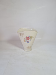 Ваза винтажная Bareuther Bavaria в форме кулька с цветочным декором, фарфор, 17 см, Германия, 1970-80гг.