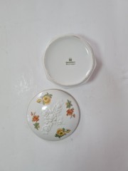 Bareuther Шкатулка &quot;Цветы&quot; с фактурным цветочным декором на крышке, ручная роспись,  6см x 10,5см, Германия, 1950-60гг.