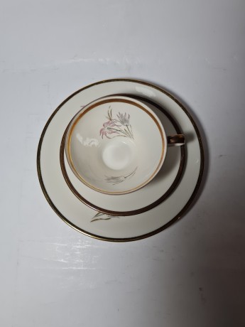 Seltmann Weiden Bavaria Чайное трио с фактурным узором и обильным цветочным рисунком, Германия, 1960-70гг.