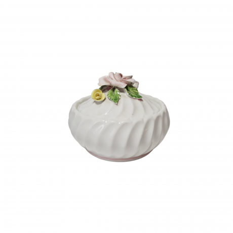 Шкатулка винтажная Bassano Italy, белый фарфор с декором  в виде розовых роз, 11 x 9 см, Италия, 1960-70гг.