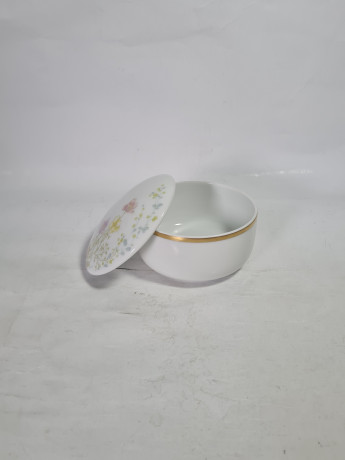 Шкатулка винтажная Tirschenreuth Bavaria с пастельным ботаническим декором, фарфор, 10 см, Германия, 1970-80гг.