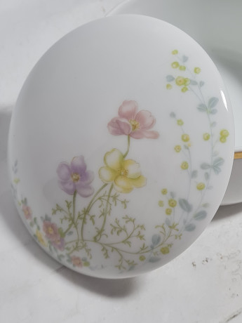 Шкатулка винтажная Tirschenreuth Bavaria с пастельным ботаническим декором, фарфор, 10 см, Германия, 1970-80гг.