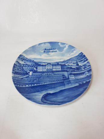 Furstenberg Декоративная тарелка в бело-синих тонах "Замок Штенгель в Саарбрюкке", 24 x 2,5 см, Германия, 1960-70гг.