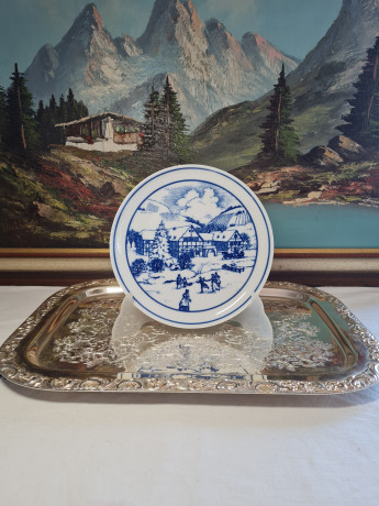 Тарелка декоративная винтажная Hutschenreuther "Зимний дворик с катком" с синим принтом, фарфор, 20 см, Германия, 1960-70гг.