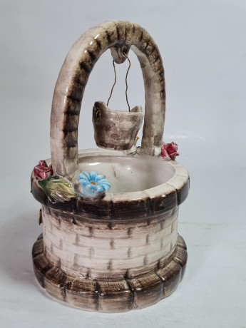 Фигурка винтажная "Колодец с ведром" Capodimonte, серо-коричневая керамика, 10 x 16 см, Италия, 1960-1970гг.