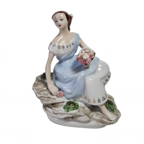 Статуэтка винтажная Alba Iulia "Девушка с цветами", фарфор, 16 см, Румыния, 1960-70гг.