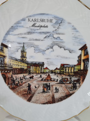 Тарелка декоративная винтажная Schirnding, белый фарфор с красочным изображением рыночной площади Карлсруэ, 20 x 2,5 см, Германия, 1960-70гг.