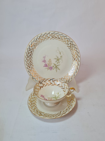 Чайное трио винтажное, белый фарфор с фиолетовым цветочным декором и позолоченным узором, Германия, 1960-70гг.