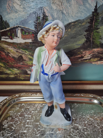 Статуэтка винтажная ARPO "Юноша с книгами", керамика, 29 см, Румыния, 1960-70гг.