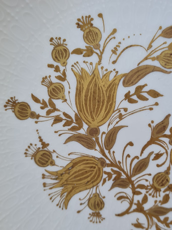 Тарелка винтажная Rosenthal, белый фарфор с золотым растительным рисунком, 18,5 x 4 см, Германия, 1960-70гг.