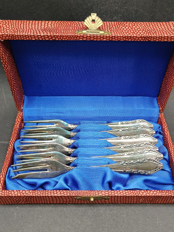 Набор столовых приборов GAM 100, в заводской коробке с замочком, серебро, десертная вилка - 6 шт., 18 х 11 см, Германия, 1970-80гг.