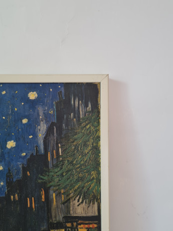 Репродукция Ван Гога "Ночная терраса кафе" винтажная в белой деревянной раме, 33,5 x 27,5 см, Германия, 1980-90гг.