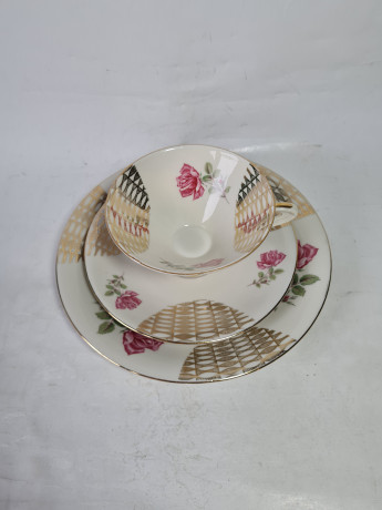 Чайное трио винтажное Im Stil Winterlingс цветочным декором и золотистым орнаментом, фарфор, Германия, 1970-80гг.