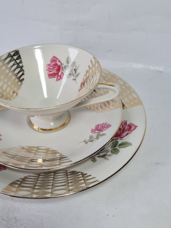 Чайное трио винтажное Im Stil Winterlingс цветочным декором и золотистым орнаментом, фарфор, Германия, 1970-80гг.