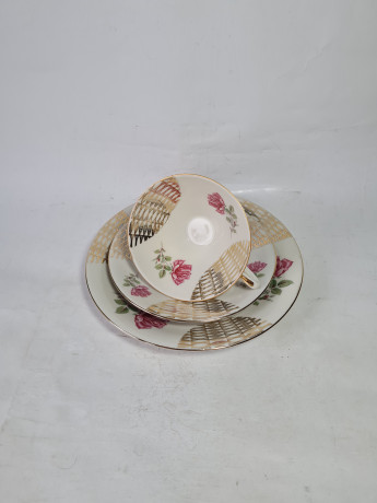 Чайное трио винтажное Im Stil Winterlingс цветочным декором и золотистым орнаментом, фарфор, Германия, 1970-80гг.