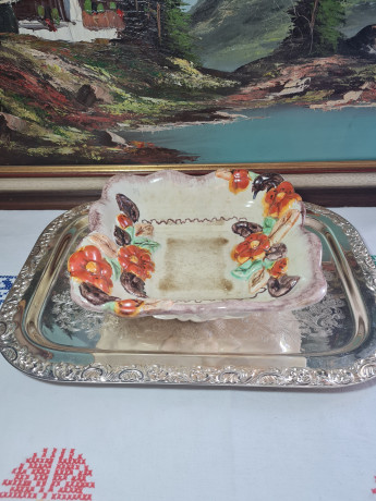 Тарелка винтажная Bohmen с объемным цветочным декором, керамика, 25 х 25 см, Германия, 1960-70гг.