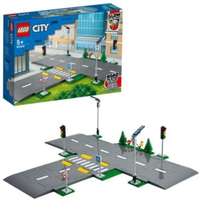 LEGO City 2er Set: Community 60291 Modernes Familienhaus + Town 60304 Strassenkreuzung mit Ampeln Город Набор из 2 предметов: Сообщество 60291 Современный семейный дом + Город 60304 Перекресток со светофором