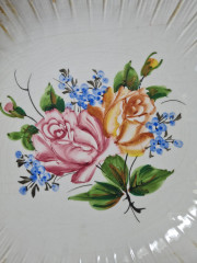 Bassano Italy im Still Круглое блюдо с фактурным краем &quot;Розы и незабудки&quot;, 25 x 7см, Италия, 1960-70гг.