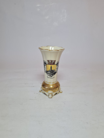 Ваза винтажная на ножках Wilheim, белый фарфор с обильной позолотой и изображением г. Киффхойзер, 10 x 5 см, Германия, 1960-70гг.