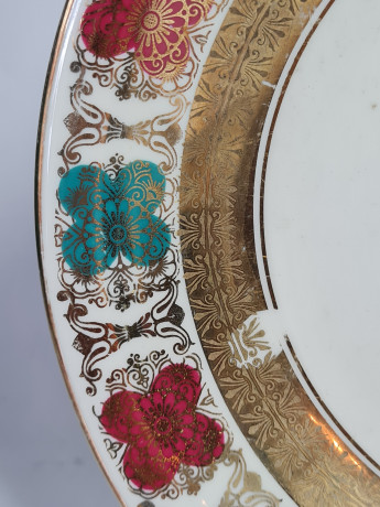Тарелка винтажная Z&Co Tirschenreuther Bavaria, белый фарфор с бирюзово-красным и золотым декором, 20,5 x 3 см, Германия, 1960-70гг.