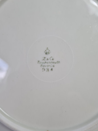 Тарелка винтажная Z&Co Tirschenreuther Bavaria, белый фарфор с бирюзово-красным и золотым декором, 20,5 x 3 см, Германия, 1960-70гг.