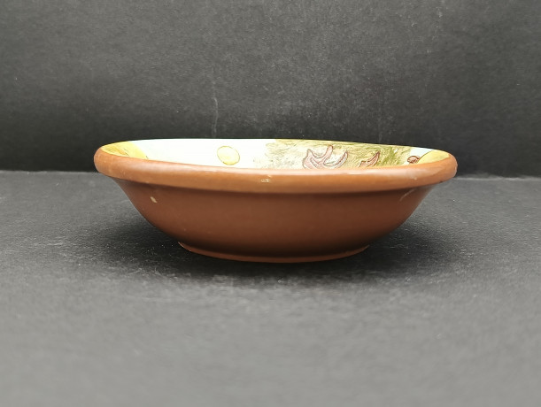 Тарелка декоративная винтажная Mamuel Voule Rocha Algawe Portugal "Пасущаяся корова" в пастельных тонах, в стиле наив, керамика, 12.5 см, Португалия, 1970-80гг.