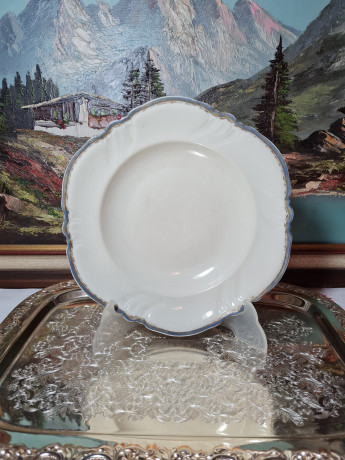 Тарелка винтажная Rosenthal  с фигурным краем и золотисто-серебристой окантовкой, слоновая кость, фарфор, 25,5 x 4 см, Германия, 1960-1970гг.