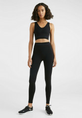 Tommy Hilfiger MID INTENSITY SHINY SEAMLESS  Sports bra black MID INTENSITY SHINY SEAMLESS Спортивный бюстгальтер черный