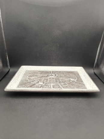 Поднос винтажный Karlsruhe "Карлспуэ в 1715 году", майолика, кракелюр / чб декор, керамика, 30 х 19 см, Германия, 1970-80гг.