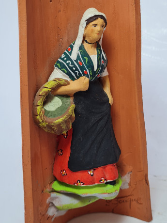 P.Touque Подвесная картина с объемной фигурой "Женщина с корзинкой", 21,5 x 10,5 см, Германия, 1960-70гг.