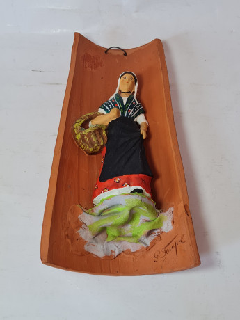 P.Touque Подвесная картина с объемной фигурой "Женщина с корзинкой", 21,5 x 10,5 см, Германия, 1960-70гг.