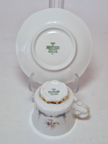 Чайная пара винтажная Mitterteich Bavaria, белый фарфор с ярко-синим цветочным декором и позолотой, 8,5 x 6 см /12 см, Германия, 1960-70гг.