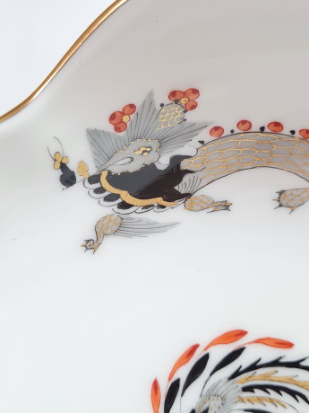 Тарелка винтажная Meissen, белый фарфор с разноцветными птицами, драконами, цветочным мотивом и позолоченным краем, 14,5 x 4,5 см, Германия, 1930-40гг.